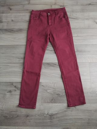 Pantalones vaqueros burdeos
