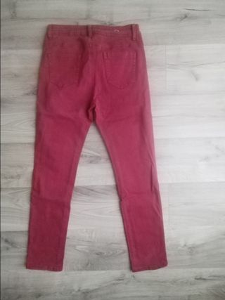 Pantalones vaqueros burdeos