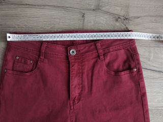 Pantalones vaqueros burdeos