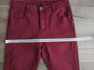 Pantalones vaqueros burdeos