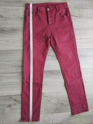 Pantalones vaqueros burdeos