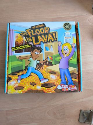 Lote juegos:UNO Quatro, Monopoly y suelo es lava