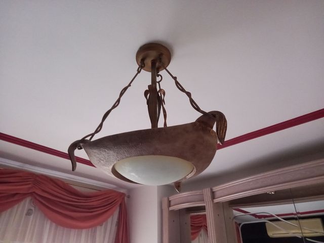 Lámpara de cerámica y forja.