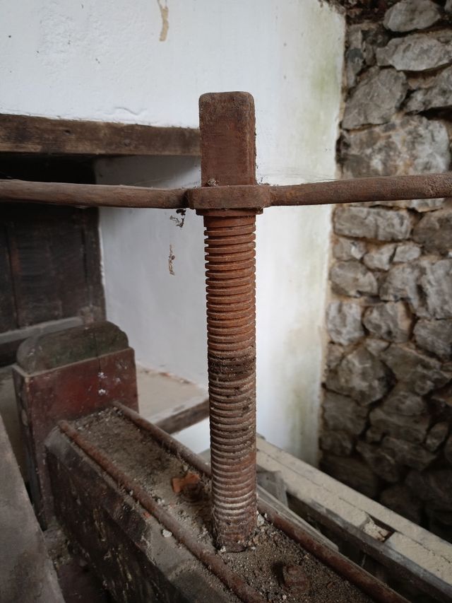 Llagar/ lagar antiguo de madera