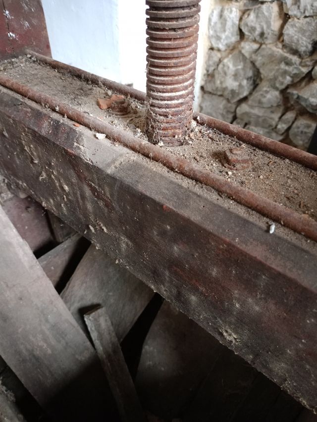 Llagar/ lagar antiguo de madera