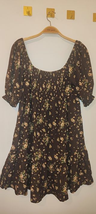 Vestido Stradivarius mini flores marrones