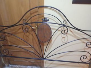 Cabecero forja y madera + 2 mesitas