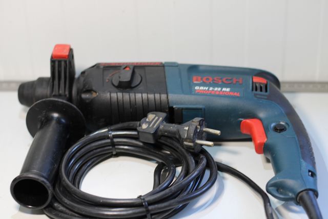 Taladro percutor Bosch GBH 2-22 RE y camión rico