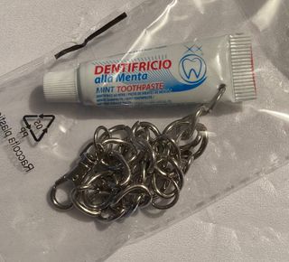 Braccialetto con mini dentifricio