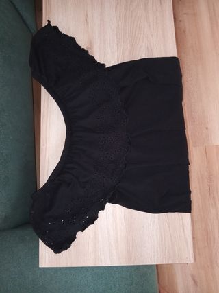 Blusa negra hombros descubiertos
