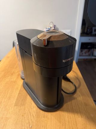Cafetera Nespresso Vertuo Negra