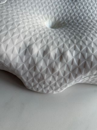 Cuscino cervicale memory foam bianco