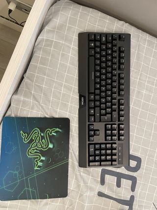 Teclado y alfombrilla Razer