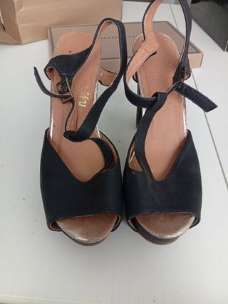 Sandalias Plataforma Negras y Doradas Talla 40