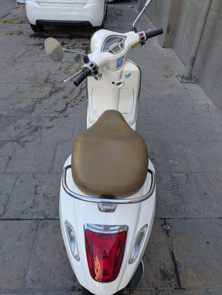 Vespa Primavera 125 Blanca