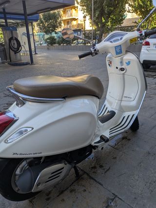 Vespa Primavera 125 Blanca