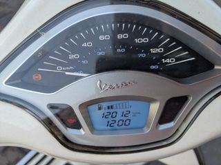 Vespa Primavera 125 Blanca