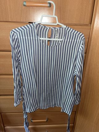 Blusa Stradivarius Rayas Azul/Blanco