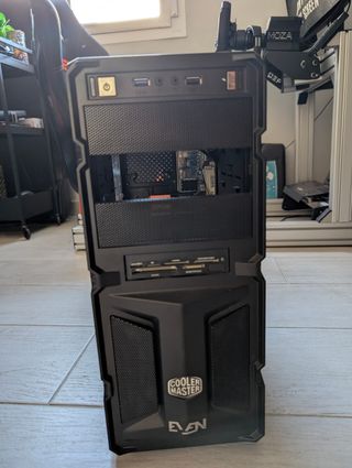 Torre ATX Cooler Master con Intel I5