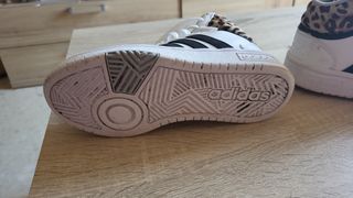 Botas Adidas Blancas con Estampado Animal