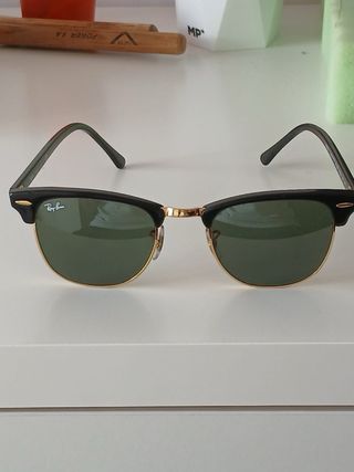 Ray-Ban Clubmaster Negro y Dorado. 