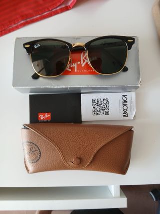 Ray-Ban Clubmaster Negro y Dorado. 