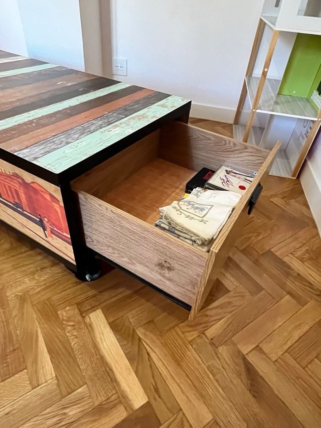 Oportunidad!Mesa de centro de madera y metal