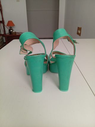 Sandalias turquesa tacón talla 40