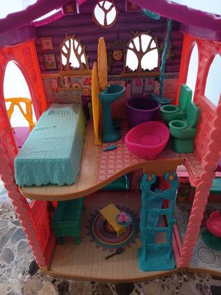 Casa de muñecas con accesorios