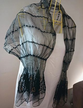 Stola coprispalle con dettagli oro