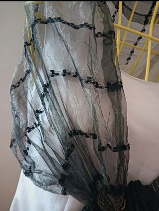 Stola coprispalle con dettagli oro