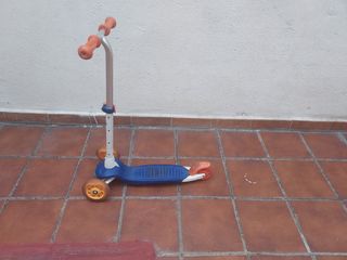 Patinete infantil 3 ruedas azul y naranja
