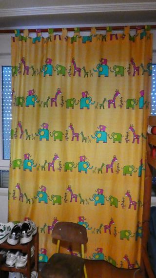 Dos cortinas infantiles con animales
