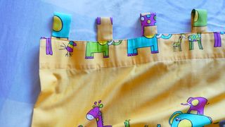 Dos cortinas infantiles con animales