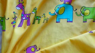 Dos cortinas infantiles con animales