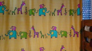 Dos cortinas infantiles con animales