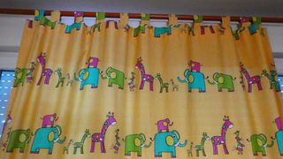 Dos cortinas infantiles con animales