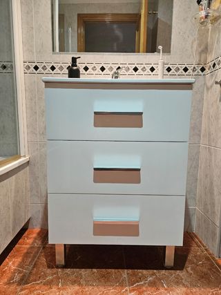 Mueble de baño blanco