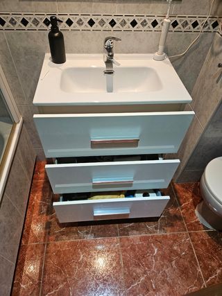 Mueble de baño blanco