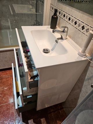 Mueble de baño blanco