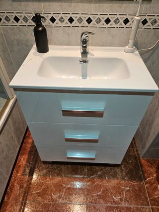 Mueble de baño blanco