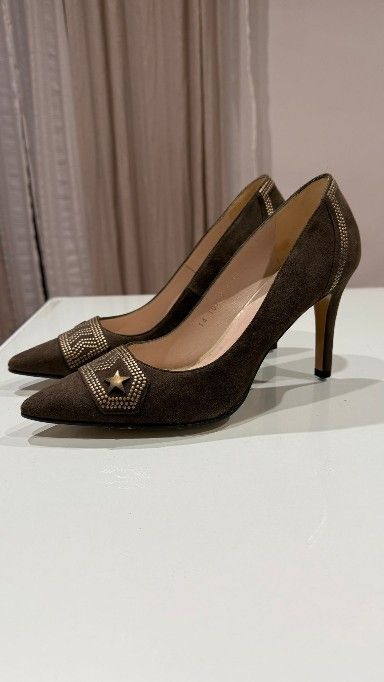 Zapatos de tacón verde y dorado T.39