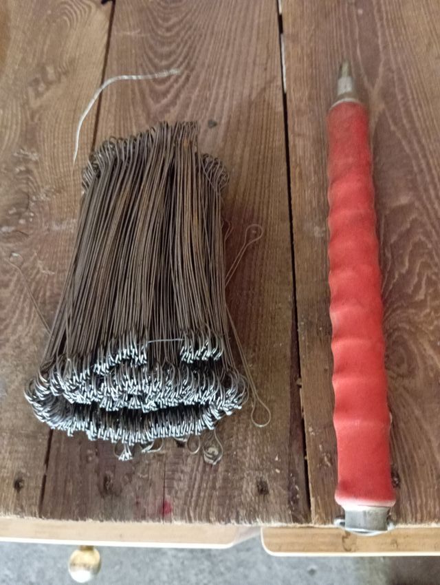 Herramienta giro alambre atadora