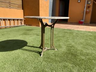 MESA DE JARDÍN ANTIGUA