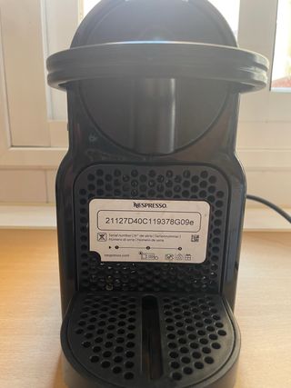 Cafetera Nespresso Inissia Negra y 40 cápsulas
