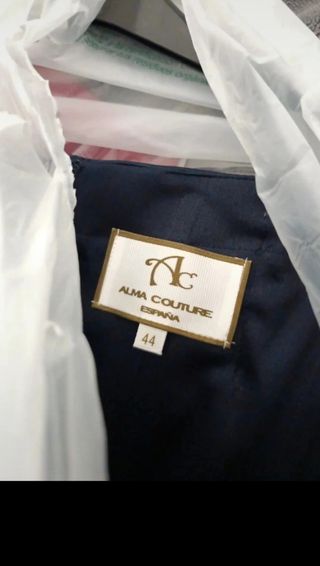 Vestido de fiesta azul marino para boda.