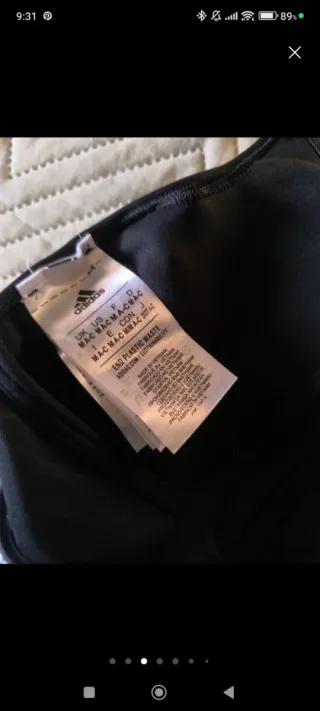 Conjunto deportivo Adidas.