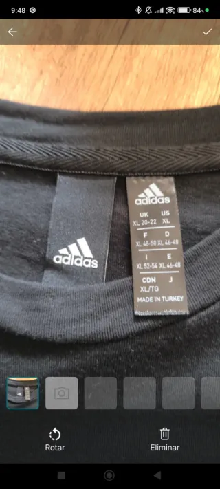 Conjunto deportivo Adidas.