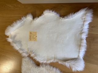 Alfombra de lana natural beige. Disponibles 2 unid