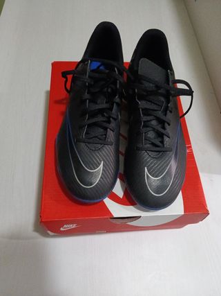 Botas de fútbol Nike Negras talla 37,5